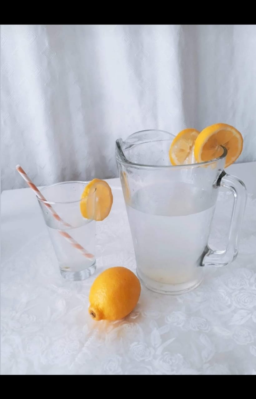 Lee más sobre el artículo ¿ Conocen los beneficios del agua con limón en ayunas ?